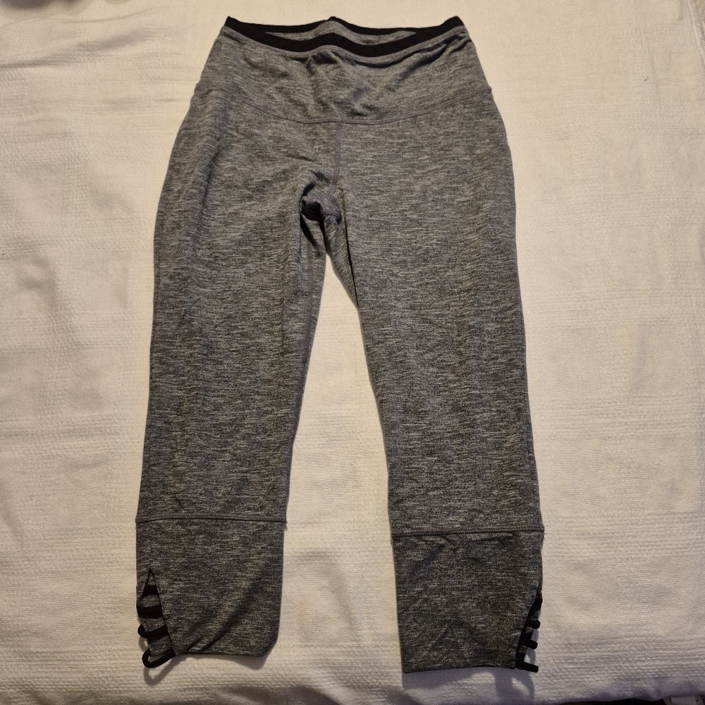 Prana women's small gray cropped leggings, lace bottom leg GUC